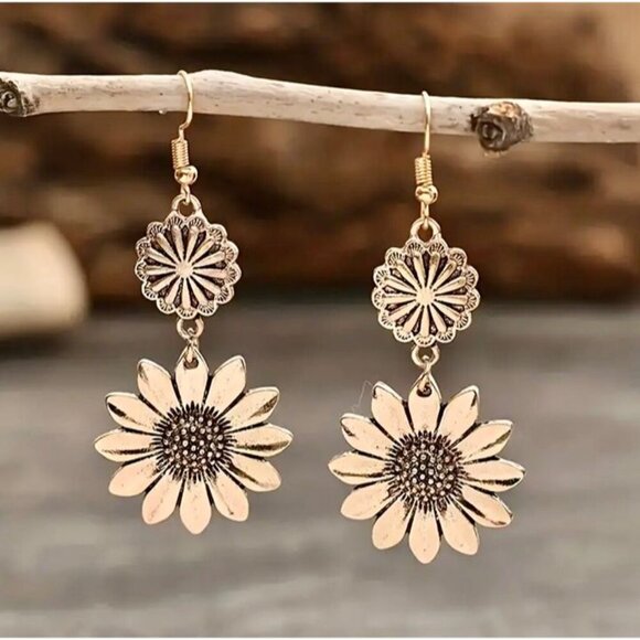 Delicate Gold Leaf and Flower Hoops - Picture 1 of 5